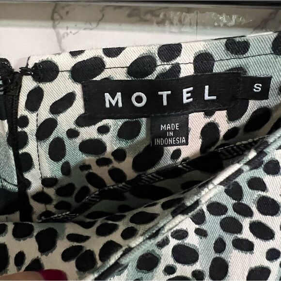 MOTEL Animal Print Skirt Size S - Picture 2 of 5